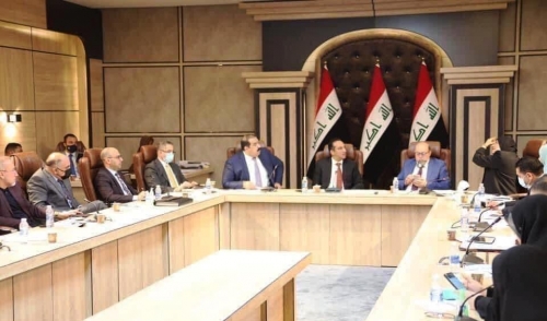 المالية النيابية تتحدث عن اجراءات حول سعر الدولار واستقطاعات الرواتب