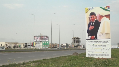 استعدادات لاستقبال بابا الفاتيكان في ملعب فرانسوا حريري في أربيل