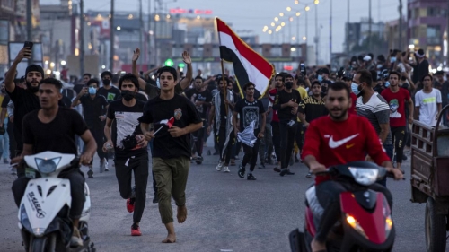 أزمة الكهرباء تشعل موجة احتجاجات جديدة بالعراق: شهيد وجرحى في بغداد وواسط
