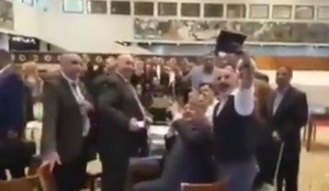 بالفيديو.. نواب سائرون يهتفون بسيلفي: قرارنا عراقي