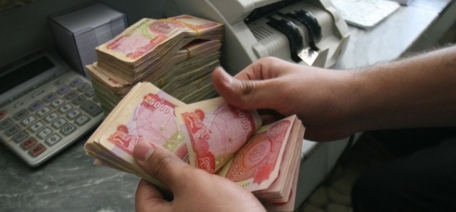 وزارة المالية تصرف رواتب شهر تموز قبل عيد الفطر