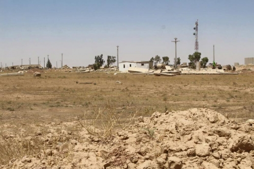 أهالي القيارة ينتفضون على داعش ويحرقون مقراتها