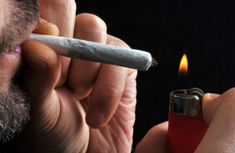 القبض على مروج ومتعاطي للمخدرات في ميسان