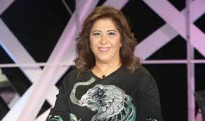 بعد ان تنبأت بفايروس كورونا الفلكيه عبد اللطيف تتوقع احداث صادمة في سنة ٢٠٢١ .