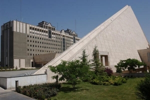 بالصور.. مقتل حارس أمن واستمرار الاشتباك بمبنى البرلمان الإيراني